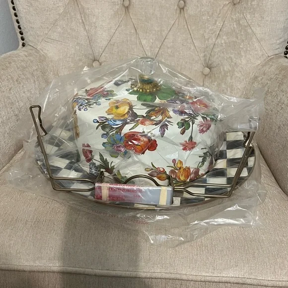 Mackenzie-Childs White Flower Market Cake Carrier NEW - Picture 4 of 7